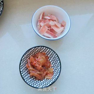 辣白菜炖豆腐的做法步骤：1