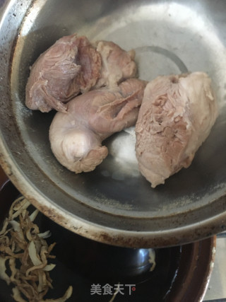 腱子肉玉竹木瓜汤的做法步骤：5
