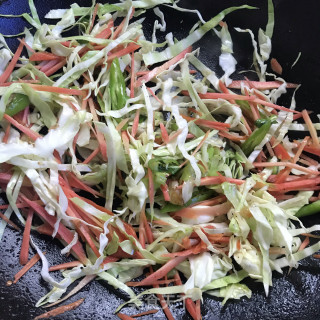 包菜鸡蛋炒玉米面的做法步骤：6