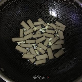 鸡蛋干炒茼蒿的做法步骤：2