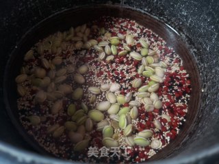 眉豆黑米藜麦粥的做法步骤：4