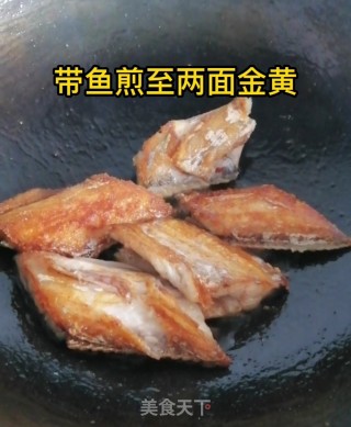 带鱼炖白菜的做法步骤：2