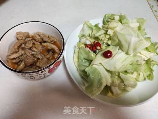 肉丝炒包包菜的做法步骤：1