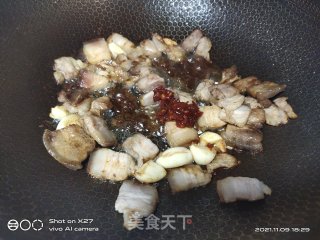土豆炖五花肉的做法步骤：2