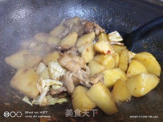 土豆炖五花肉的做法步骤：5