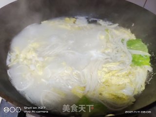 白菜鸡蛋面的做法步骤：3