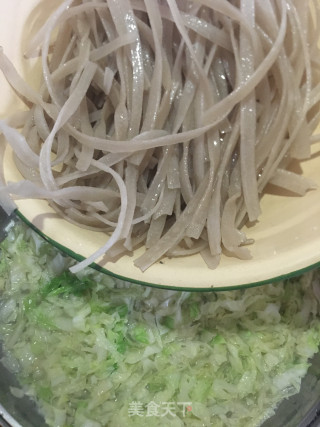 红薯粉条焖白菜的做法步骤：6