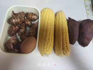 紫薯芋艿拌玉米沙拉的做法步骤：1