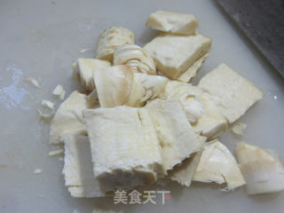 冬笋烧鸡爪的做法步骤：3