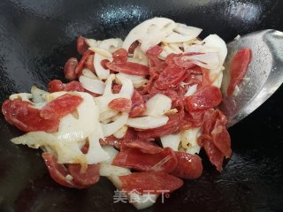 广式腊肠炒莲菜的做法步骤：5