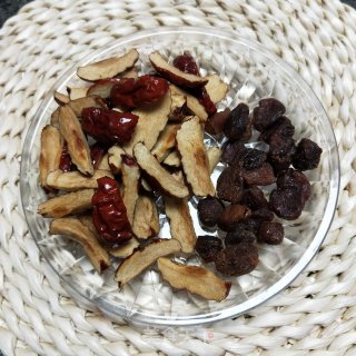 红枣桂圆大麦茶的做法步骤：2