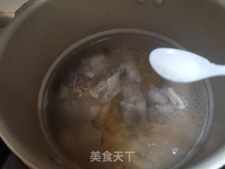 排骨炖墨鱼的做法步骤：6
