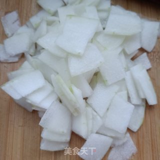 蒜蓉肠炒冬瓜的做法步骤：1