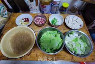 白菜粉条炖豆腐的做法步骤：1