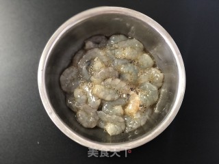 脆皮炸虾仁的做法步骤：2