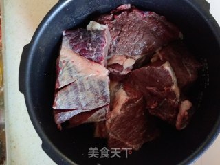 电饭煲酱牛肉的做法步骤：5