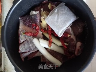 电饭煲酱牛肉的做法步骤：6