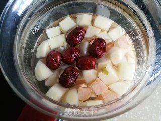 红枣红薯苹果汤的做法步骤：2