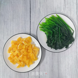 菠菜汁的做法步骤：1