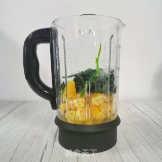 菠菜汁的做法步骤：2