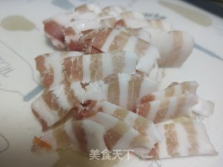 五花肉炒韭菜的做法步骤：1