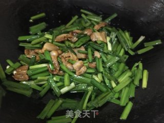 五花肉炒韭菜的做法步骤：8