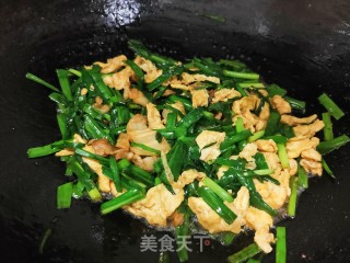 五花肉炒韭菜的做法步骤：10