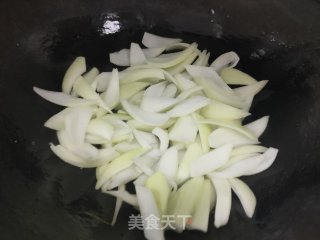胡萝卜炒洋葱的做法步骤：4