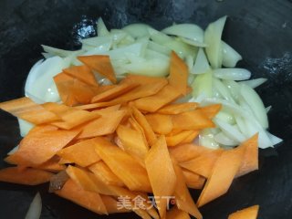 胡萝卜炒洋葱的做法步骤：5