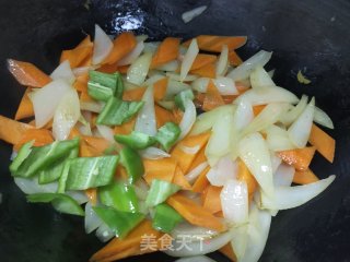 胡萝卜炒洋葱的做法步骤：6