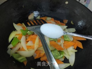胡萝卜炒洋葱的做法步骤：7