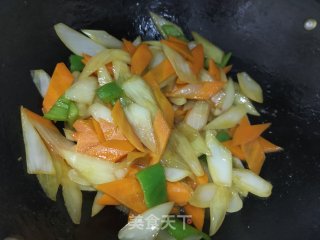 胡萝卜炒洋葱的做法步骤：9