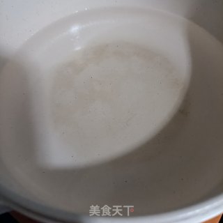 烤肠菠菜煮泡面的做法步骤：3