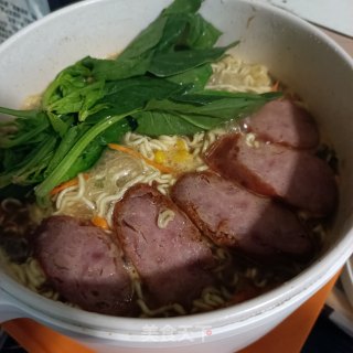 烤肠菠菜煮泡面的做法步骤：9