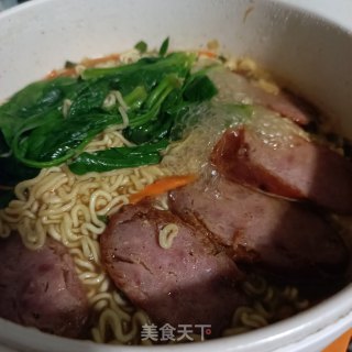 烤肠菠菜煮泡面的做法步骤：10