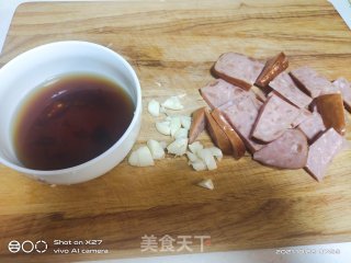 火腿炒包包菜的做法步骤：1