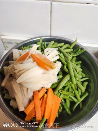 豆角炒莲藕的做法步骤：1