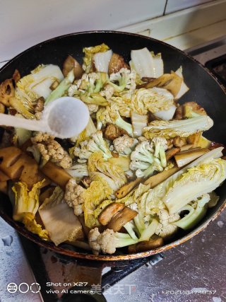 花菜莲藕炒肉片的做法步骤：4