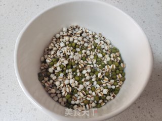 绿豆薏米糊的做法步骤：2