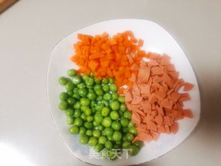 豌豆蛋炒饭的做法步骤：1