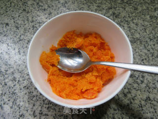 咸蛋黄炒莲藕的做法步骤：2