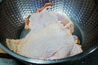 照烧鸡腿饭的做法步骤：1