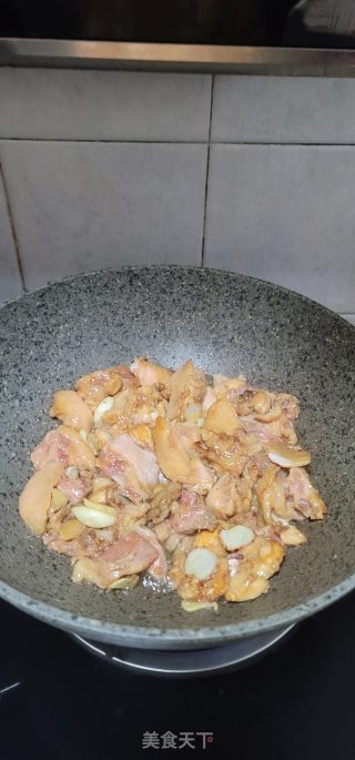 啫啫沙姜鸡的做法步骤：5
