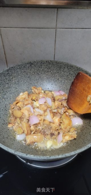啫啫沙姜鸡的做法步骤：10