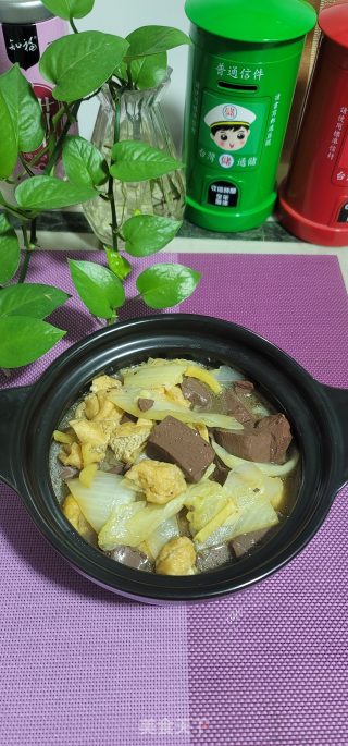 白菜油豆腐猪红煲的做法步骤：8