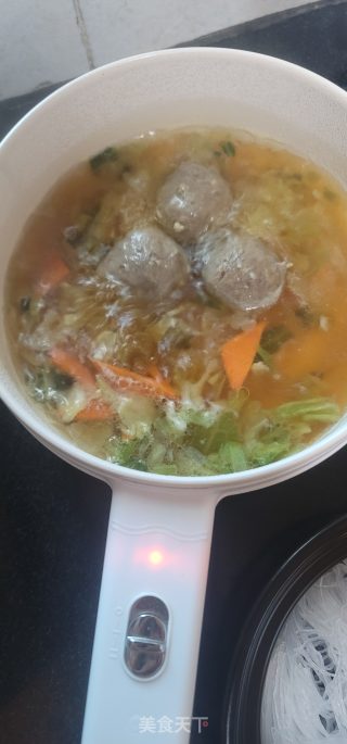 牛肉丸子煮粉丝的做法步骤：4