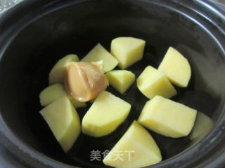熏鱼蛋饺粉丝煲的做法步骤：2