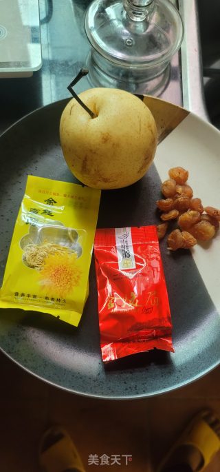 桂圆梨子菊花茶的做法步骤：1
