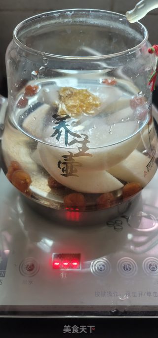 桂圆梨子菊花茶的做法步骤：2