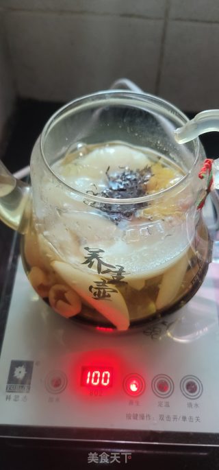 桂圆梨子菊花茶的做法步骤：4